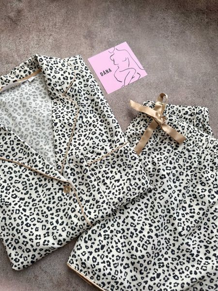 Піжама жіноча сорочка з шортами Aruelle Beatrich pajama short  біла в тигровий принт Beatrich pajama short фото