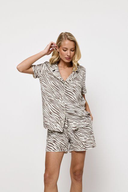 Піжама жіноча з шортами Aruelle Manuela pajama short  анімалістичний принт Manuela pajama short фото