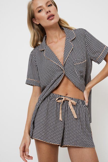 Піжама жіноча з шортами Aruelle Isolda pajama short геометричний принт Isolda pajama short фото