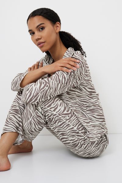 Піжама жіноча сорочка зі штанами Aruelle Manuela pajama long  анімалістичний принт Manuela pajama long фото