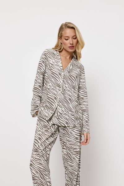 Піжама жіноча сорочка зі штанами Aruelle Manuela pajama long  анімалістичний принт Manuela pajama long фото