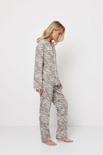 Піжама жіноча сорочка зі штанами Aruelle Manuela pajama long  анімалістичний принт Manuela pajama long фото